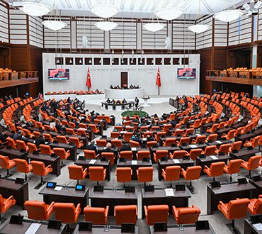 calisma-hayatinda-degisiklikler-iceren-teklif-tbmmde-Af2ryYKV.jpg