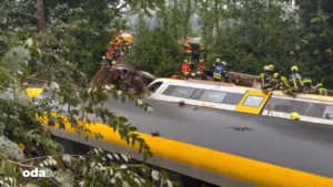 almanyada-tren-kazasi-can-kayiplari-ve-yaralanmalar-yasandi-PQ9vXbMG.jpg