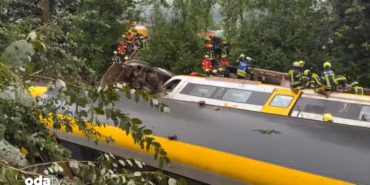 almanyada-tren-kazasi-can-kayiplari-ve-yaralanmalar-yasandi-PQ9vXbMG.jpg