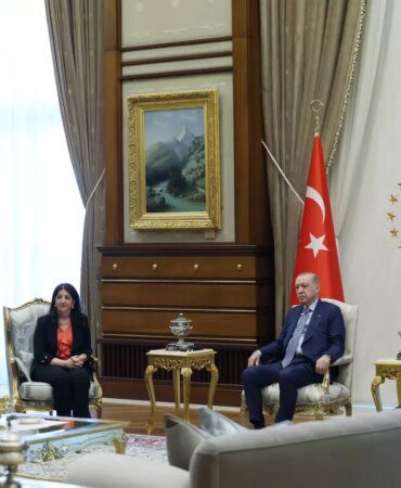 cumhurbaskani-erdogan-dem-parti-imrali-heyetini-kabul-etti-C9A7jj9J.jpg