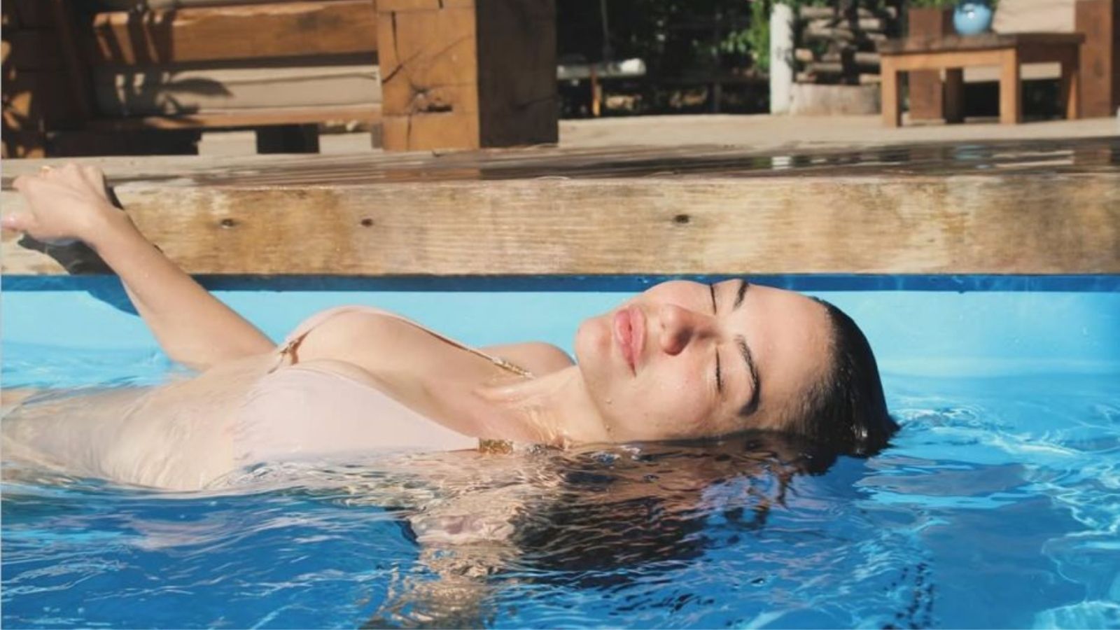 Demet Özdemir Bu Sefer Paylaşımları İle Adından Söz Ettirdi