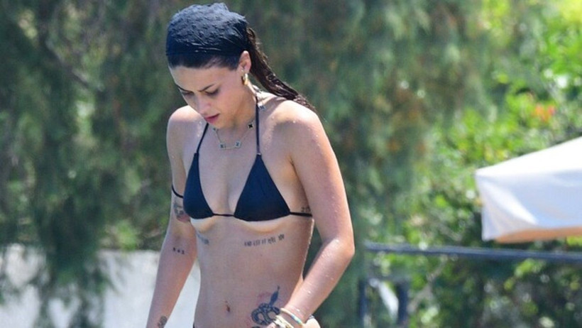 Siyah Tanga Bikini Sosyal Medyada Olay Oldu