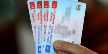 eski-ehliyet-sahipleri-icin-kritik-uyari-son-3-gun-zamaninda-degistirmeyenler-icin-ekstra-maliyet-Y65y61hD.jpg