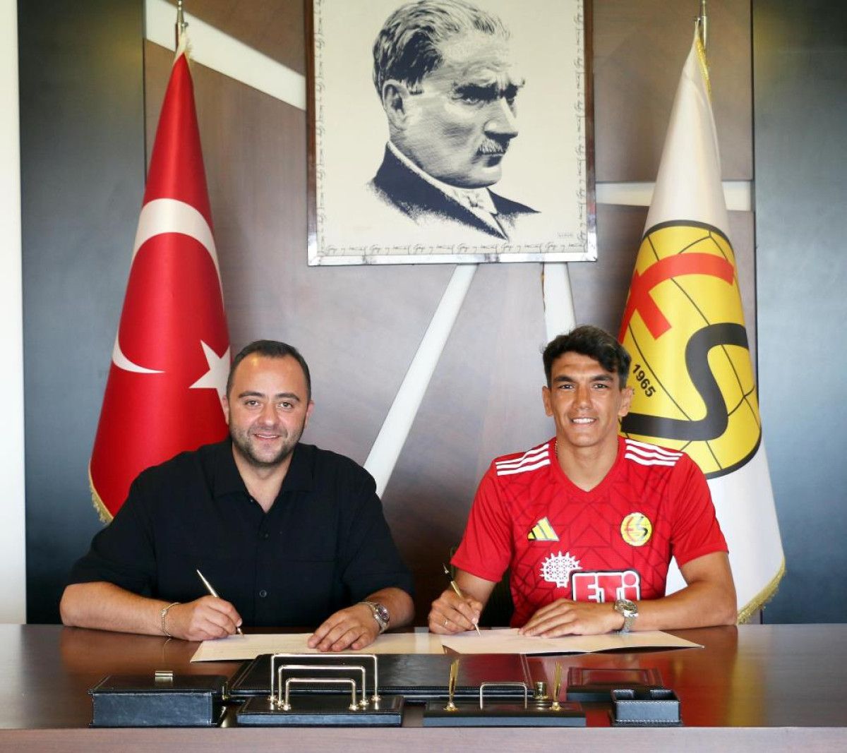 Eskişehirspor'dan Önemli Transfer Hamlesi
