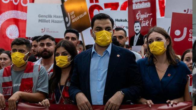 Mehmet Murat Çalıka Destek İçin Sarı Maske Takma Kampanyası
