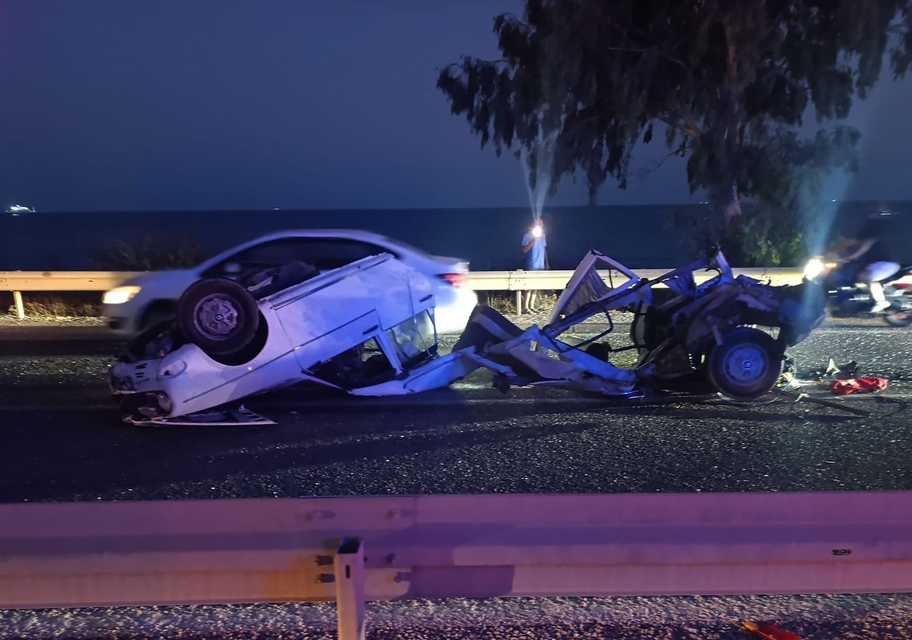 Mersin Silifke'de Feci Kaza: Otomobil Refüjdeki Bariyere Çarptı