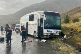 sivas-imranlida-yolcu-otobusu-kazasi-olu-ve-yaralilar-var-gTWnznvx.jpg