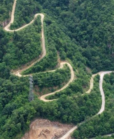 trabzonun-genis-ve-zorlu-yol-agi-dunyanin-yari-capini-dolasmak-OxY2uURd.jpg