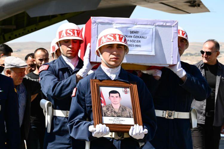 Türkiye Şehitlerini Son Yolculuğuna Uğurluyor: 11 İlde Anma ve Cenaze Törenleri