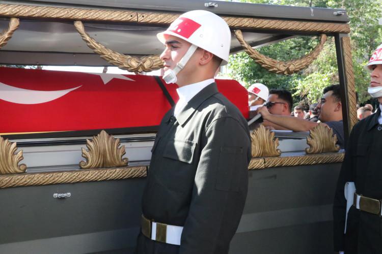 Türkiye Şehitlerini Son Yolculuğuna Uğurluyor: 11 İlde Anma ve Cenaze Törenleri