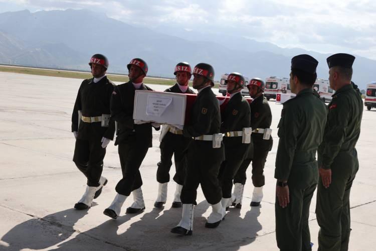 Türkiye Şehitlerini Son Yolculuğuna Uğurluyor: 11 İlde Anma ve Cenaze Törenleri