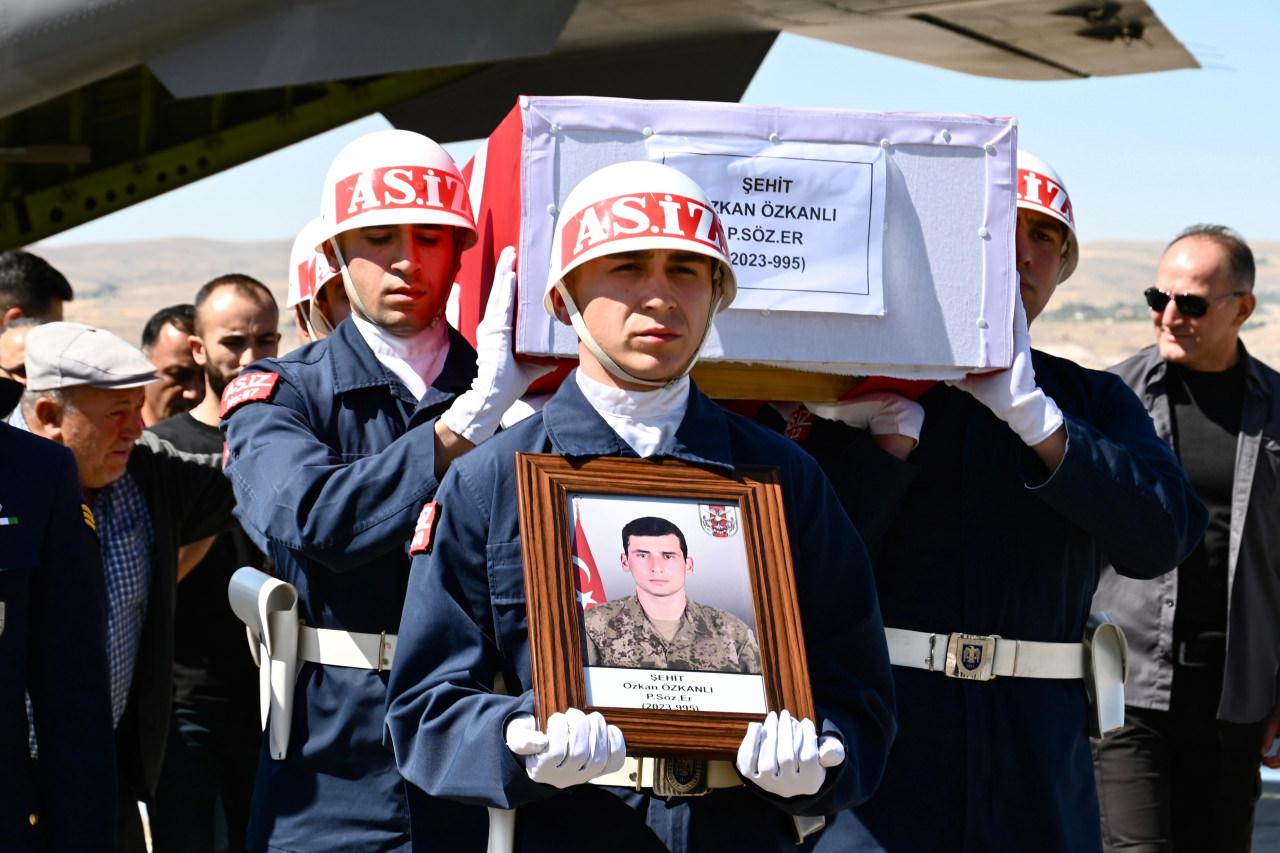 Türkiye Şehitlerini Son Yolculuğuna Uğurluyor: 11 İlde Anma ve Cenaze Törenleri