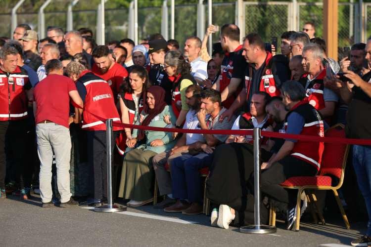 Türkiye Şehitlerini Son Yolculuğuna Uğurluyor: 11 İlde Anma ve Cenaze Törenleri