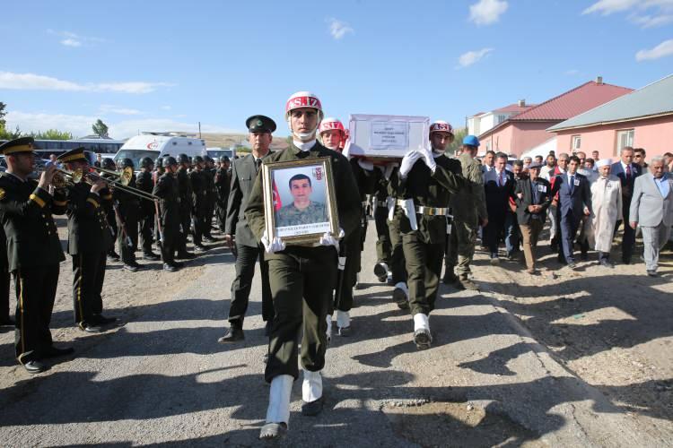 Türkiye Şehitlerini Son Yolculuğuna Uğurluyor: 11 İlde Anma ve Cenaze Törenleri