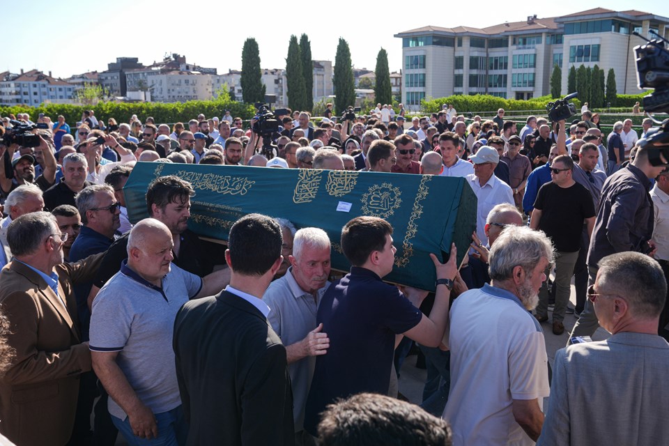 Yiğit Bulut İçin İkindi Namazı Sonrası Marmara Üniversitesi İlahiyat Fakültesi Camisi'nde Cenaze Töreni