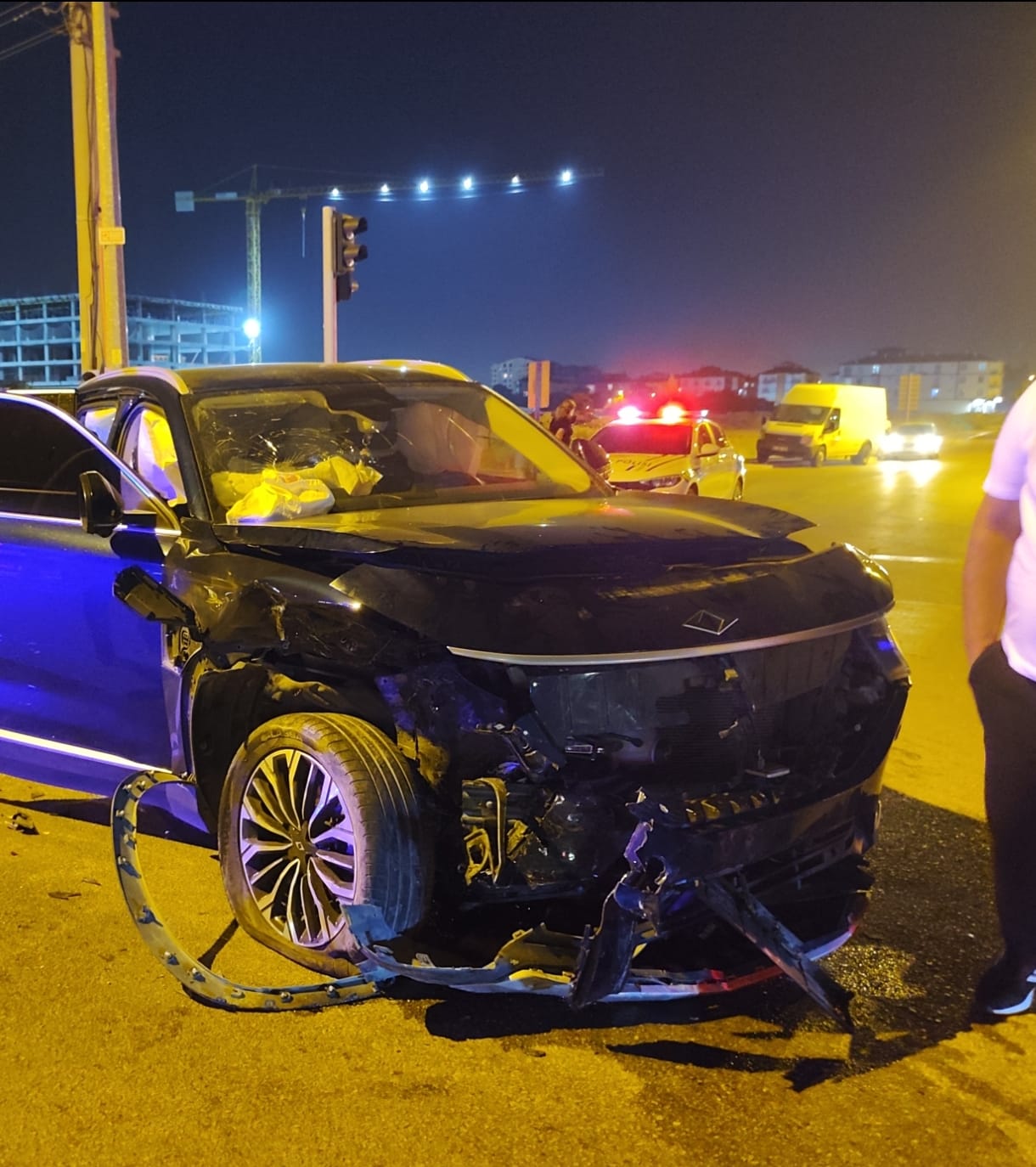 Aksaray'da Kavşakta Korkunç Kaza: İki Araç Hurdaya Döndü, Yedi Yaralı