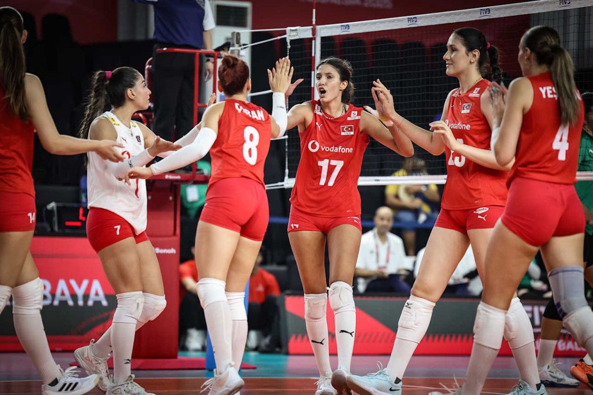 Cezayir'e Set Kaybetmeyen 21 Yaş Altı Kadın Voleybol Milli Takımından Etkileyici Zafer