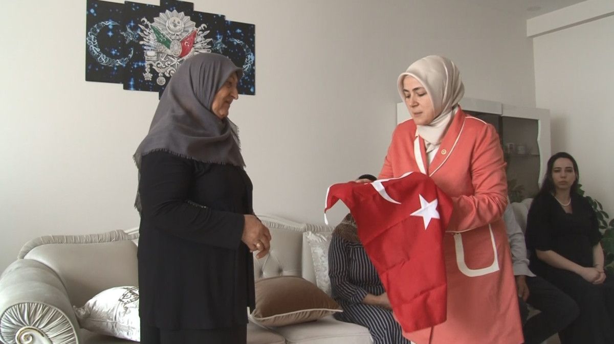 Cumhurbaşkanı Erdoğan'dan Karsta Şehit Annesine Özel Mektup Teslimatı