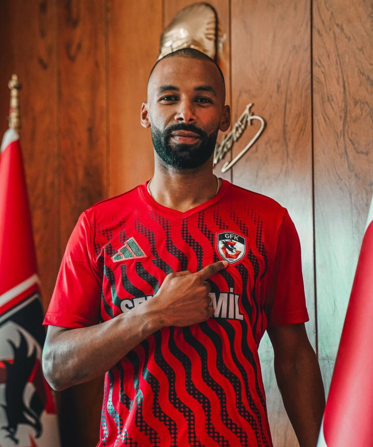 Gaziantep FK'ye Nazım Sangare'nin Unutulmaz Transferi