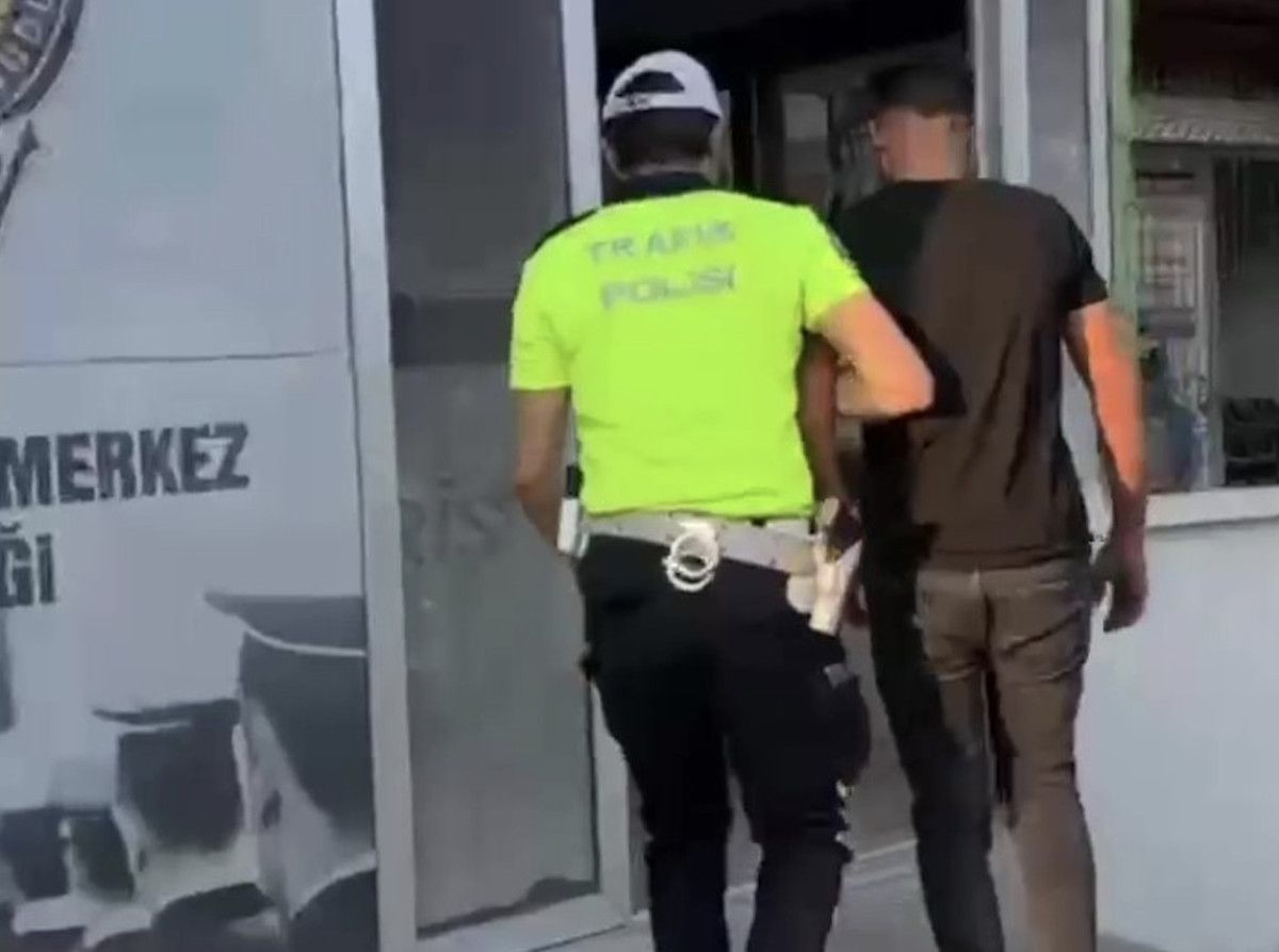 Hatay'da Düğün Konvoyunda Lastik Yakan Sürücüye Ağır Ceza!