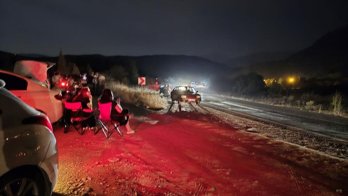 Karabük'te Orman Yangınını Çay Eşliğinde İzleyenler Şaşırttı
